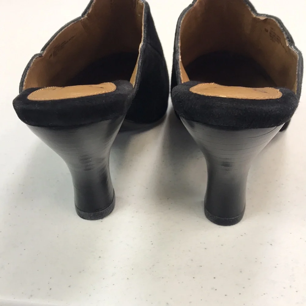 Sofft Suede Scalloped Heels - Picture 7 of 16